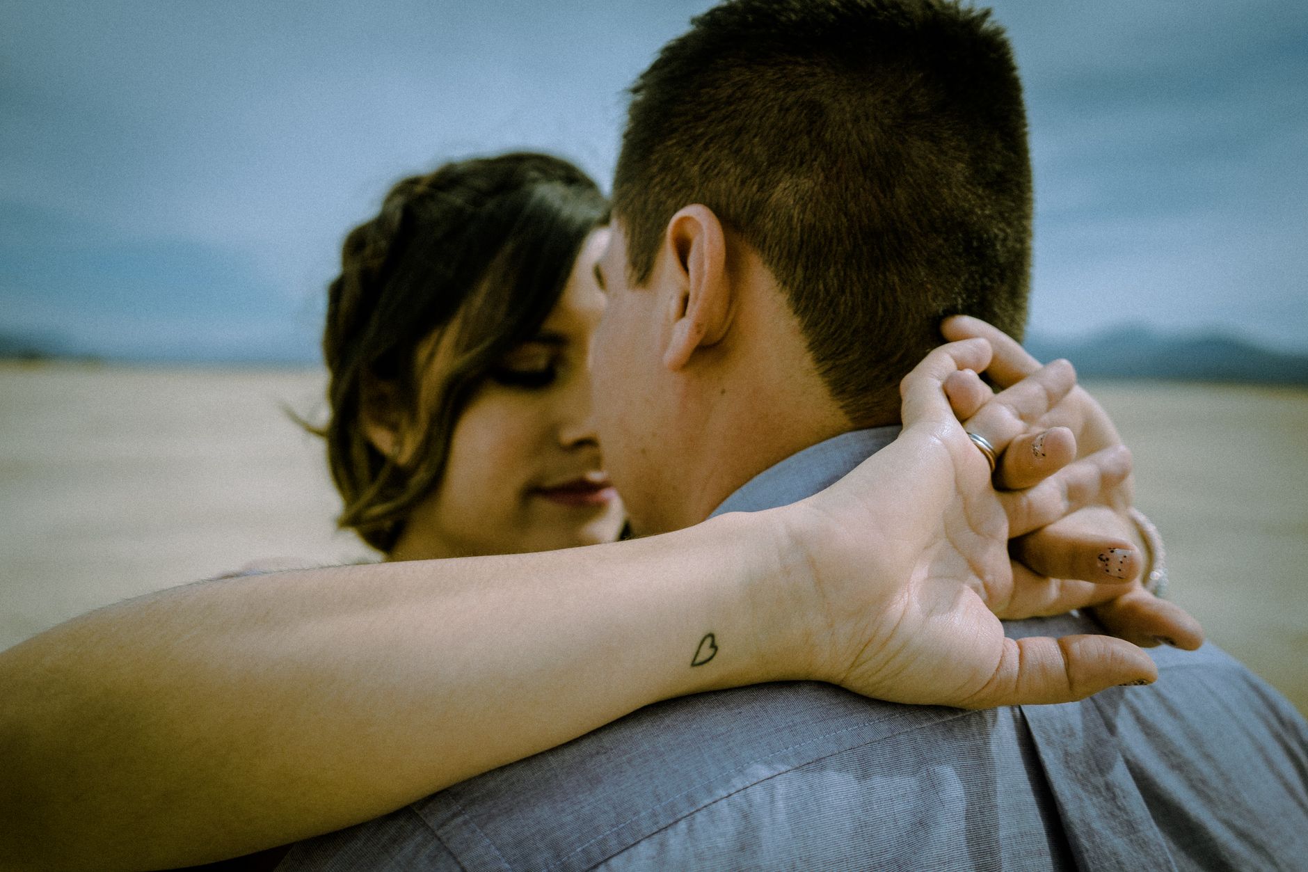 Couple enlacé