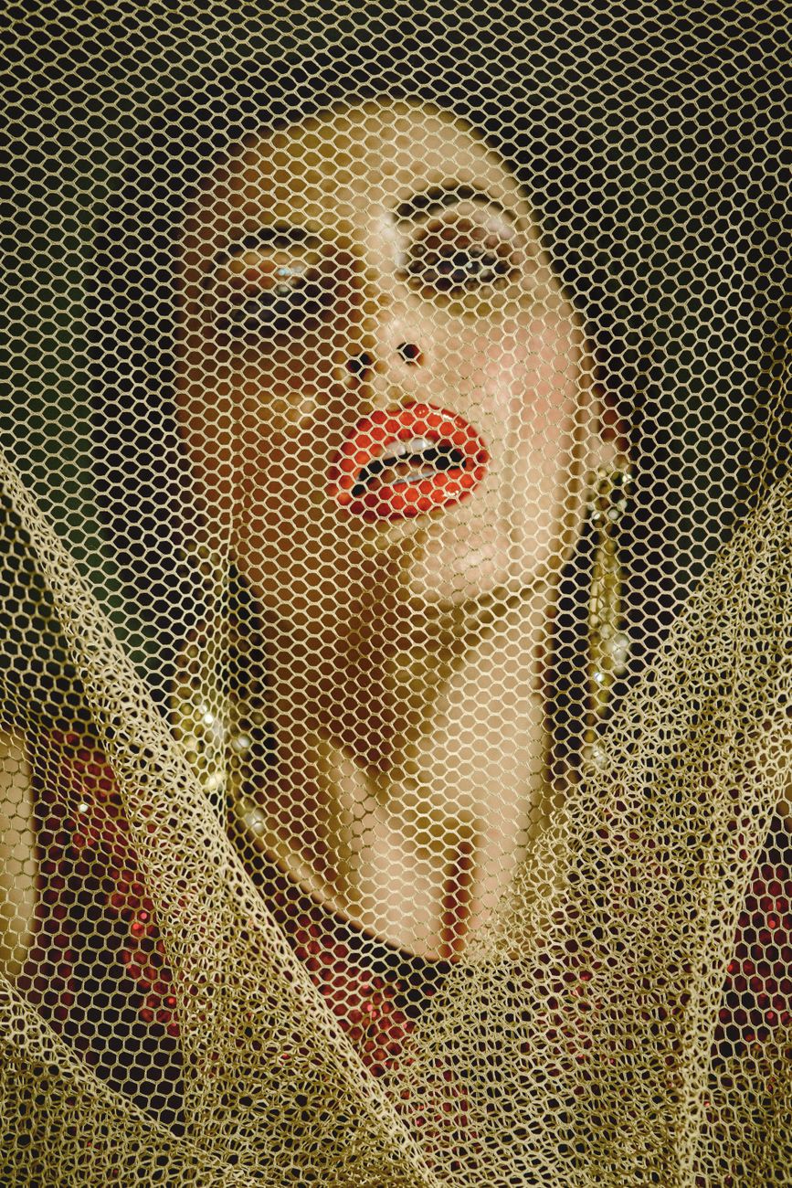 Jeune femme séduisante